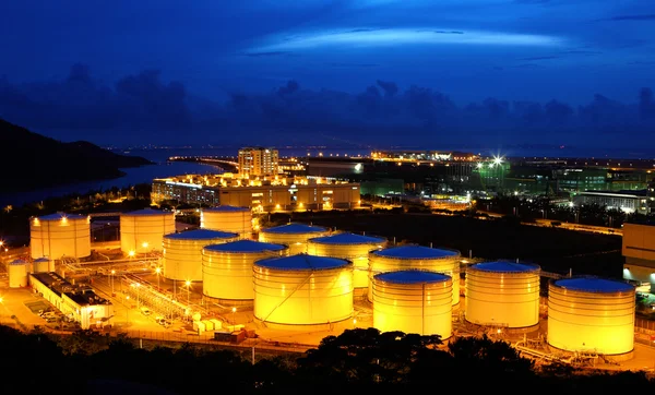 Oil tanks at night — Stock Photo, Image