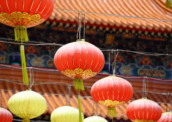 Reihen chinesischer Laternen — Stockfoto