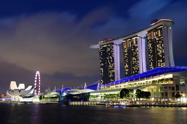 Singapore stadsbild på natten — Stockfoto