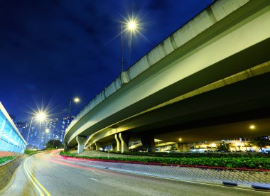 Gece trafik ışığı izleri