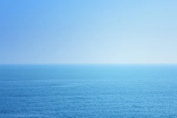 Mavi deniz ve gökyüzü — Stok fotoğraf