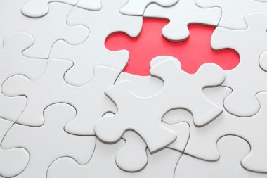 Kırmızı parçası eksik ile bulmaca