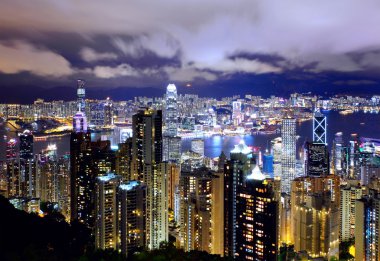 Geceleyin Hong Kong silueti
