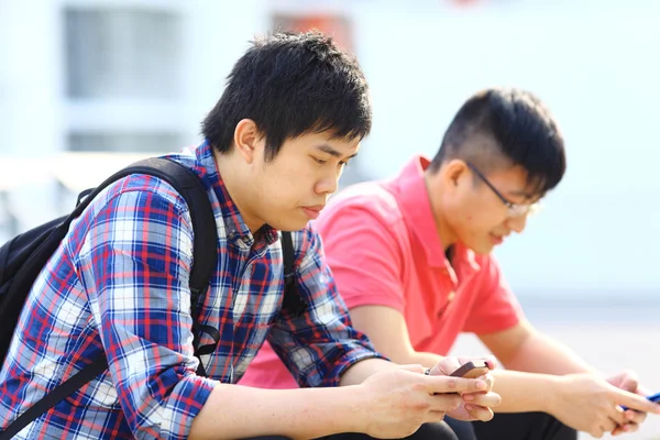 Two friend using phone — Stock Photo, Image