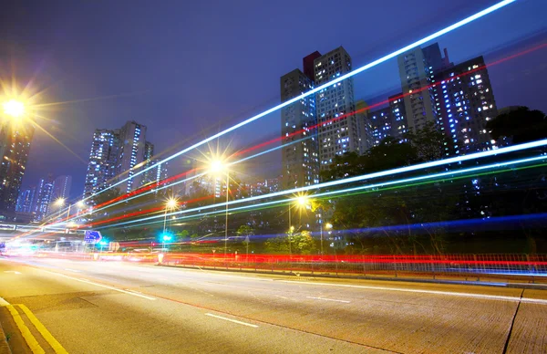 Futuristische stedelijke stadsverkeer nacht — Stockfoto