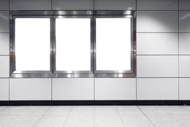 metro istasyonunda boş Pano