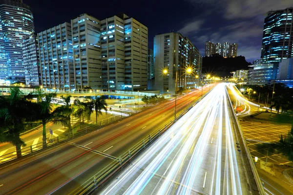 A modern város éjjel autópálya — Stock Fotó