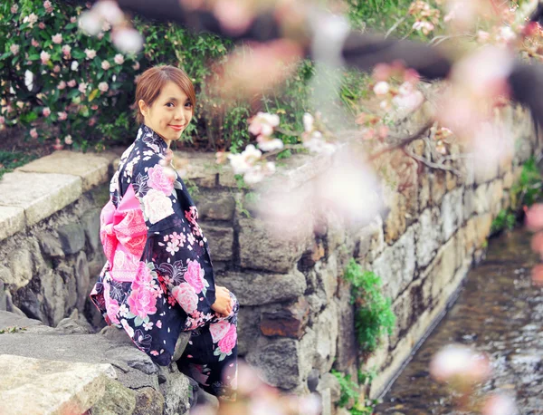 Young girl in japan kimino dress — Stock Photo, Image