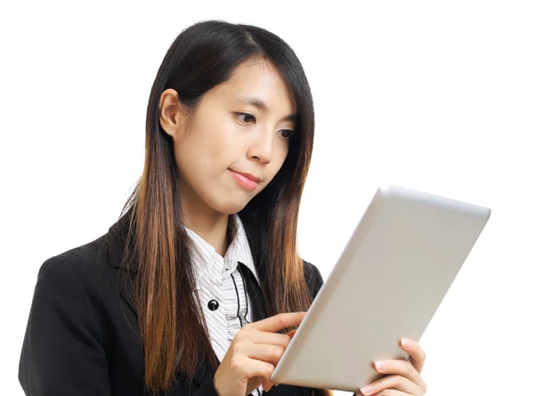 Asiatico business donna utilizzando computer tablet — Foto Stock