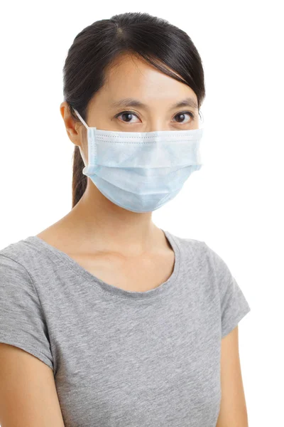 Aziatische vrouw met face masker geïsoleerd op wit — Stockfoto