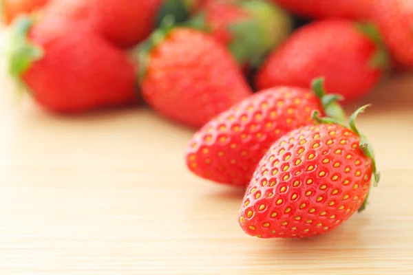 Fragola sul tavolo — Foto Stock