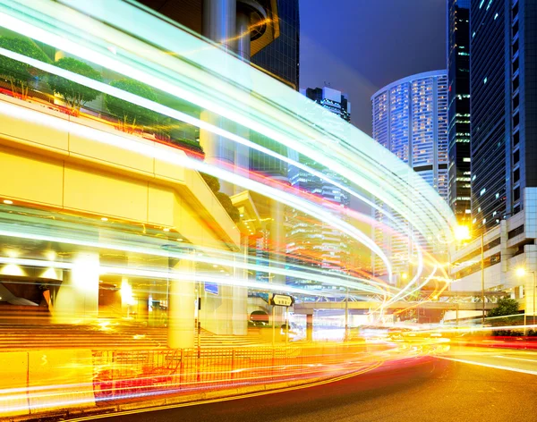 Reger Verkehr in der Nacht in Hongkong — Stockfoto