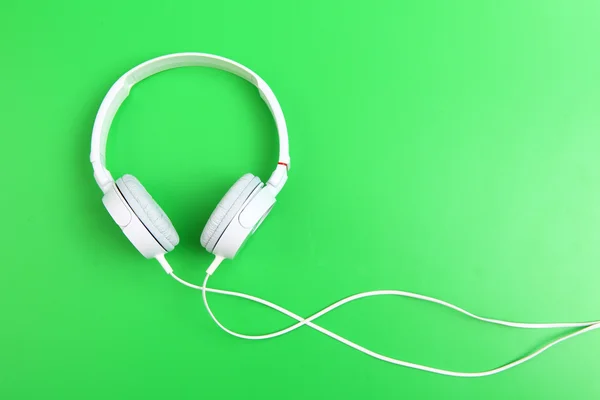 Headphone em fundo verde — Fotografia de Stock