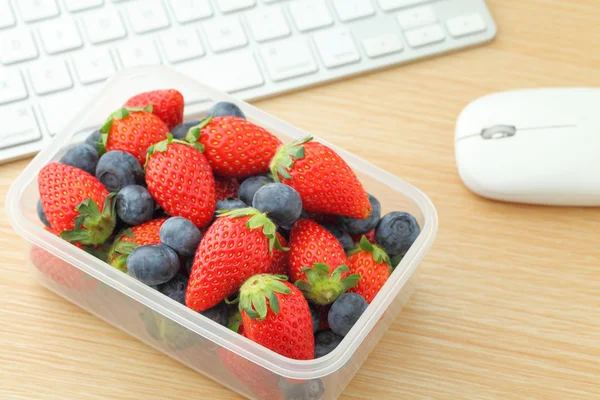 Healthy lunch box at office — Stock Photo, Image