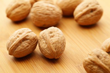 tablo üzerinde ceviz