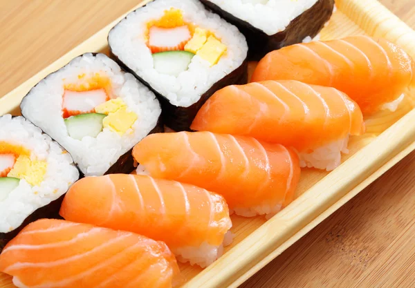 Porcję sushi japoński — Zdjęcie stockowe