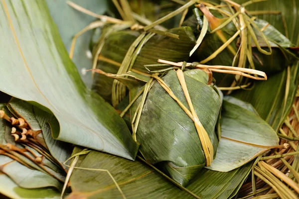 Rice dumpling on bamboo leaves — Stock Photo, Image