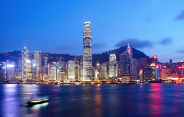 Geceleyin Hong Kong silueti