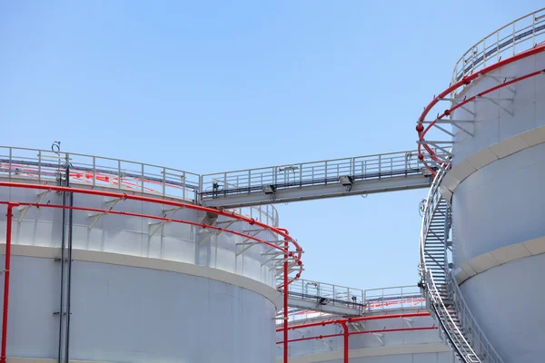 Oil refinery tank — Stock Photo, Image