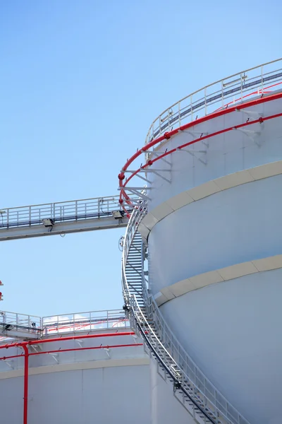 Oil refinery tank — Stock Photo, Image