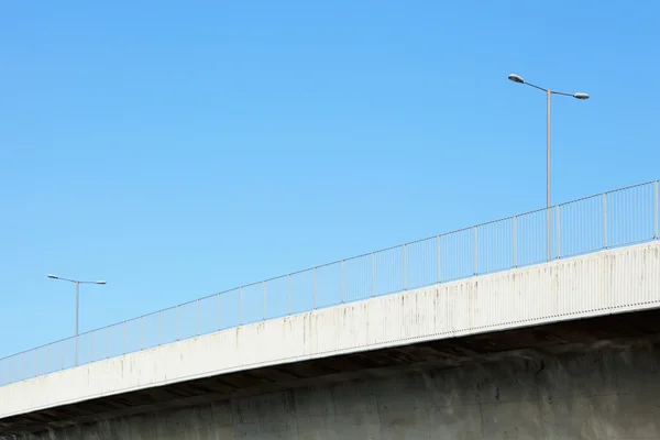 Belysning stolpe på motorväg — Stockfoto