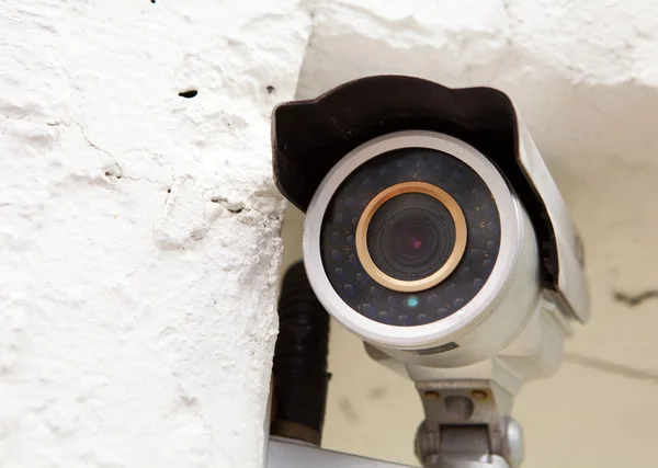 Wall mounted surveillance camera — Stock Photo, Image