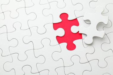 kırmızı renkli eksik parça puzzle
