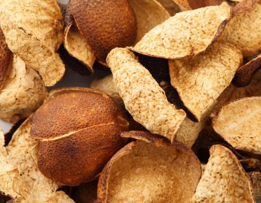 kurumuş mandalina kabuğu