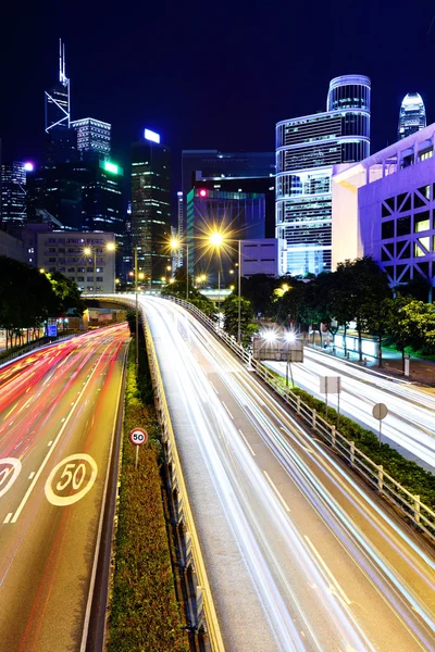 Snelweg met auto licht — Stockfoto