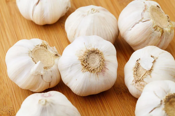 Garlic on table — Stock Photo, Image