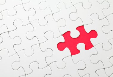 kırmızı renkli bulmaca parçası eksik