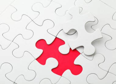 kırmızı renkli eksik parça puzzle