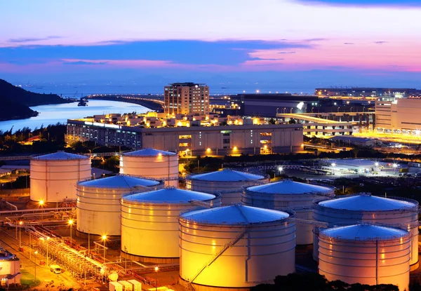 Oil tank at night — Stock Photo, Image