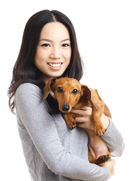 Donna asiatica con cane bassotto — Foto Stock