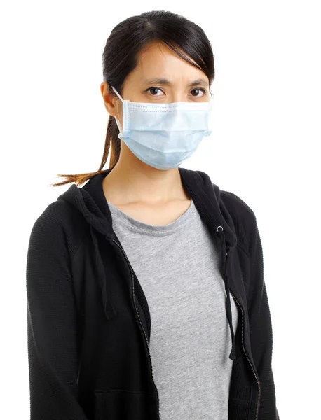 Aziatische vrouw met gezichtsmasker — Stockfoto