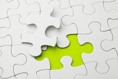 yeşil renkli eksik parça puzzle