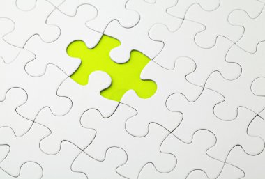 yeşil renkli bulmaca parçası eksik