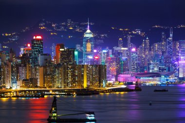 Geceleyin Hong Kong silueti