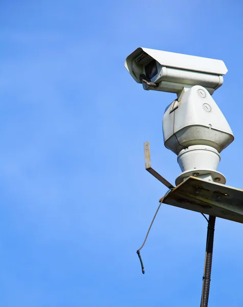 CCTV met blauwe hemel — Stockfoto