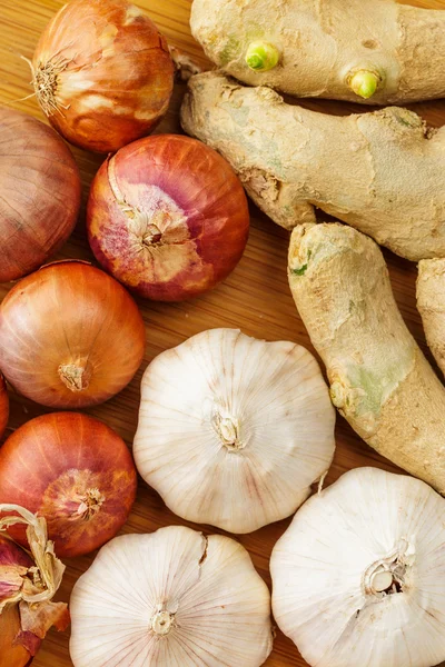 Group of ginger, garlic and allium ascalonicum — Stock Photo, Image