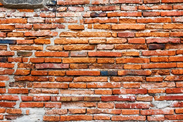 Ancien mur de briques rouges — Photo