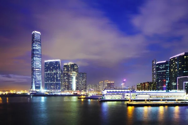 Distrito de Kowloon à noite — Fotografia de Stock