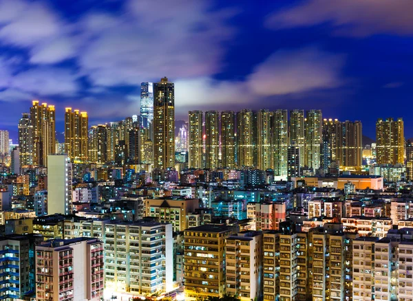 Distrito residencial em Hong Kong à noite — Fotografia de Stock