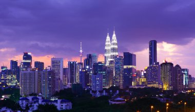 Kuala Lumpur gece gökyüzünde