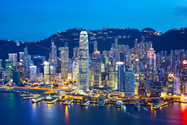 Geceleyin Hong Kong silueti