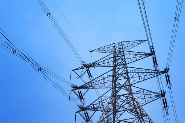 Torre de distribuição de energia — Fotografia de Stock