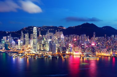 Geceleyin Hong Kong silueti