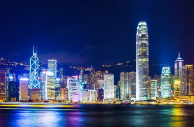 Geceleyin Hong Kong silueti