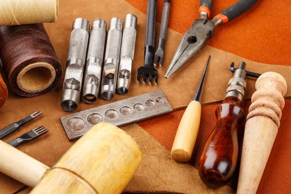 Homemade leather craft tool and accessories — Stock Photo, Image