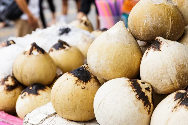 Young coconut drinks on street — Stock Photo, Image